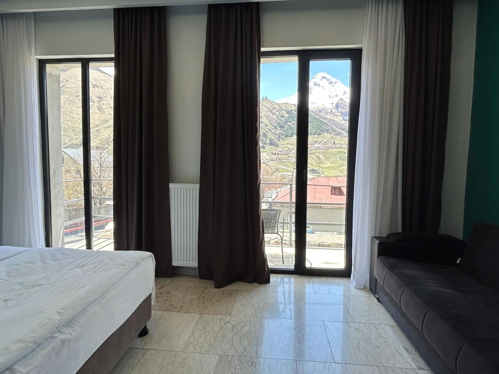 Shushabandi Kazbegi Hotel Екстериор снимка
